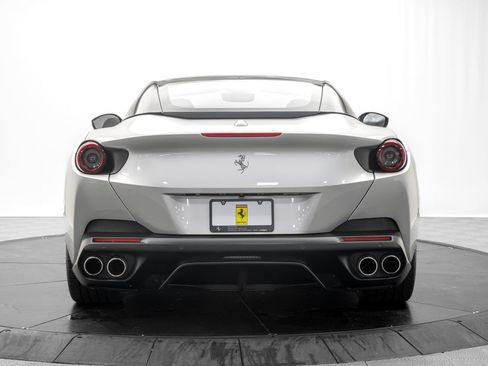 Used 2019 Ferrari Portofino RWD image 14