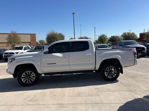 Used 2023 Toyota Tacoma TRD Sport w/ Technology Package image 7