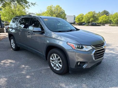 Used 2020 Chevrolet Traverse LT FWD image 7