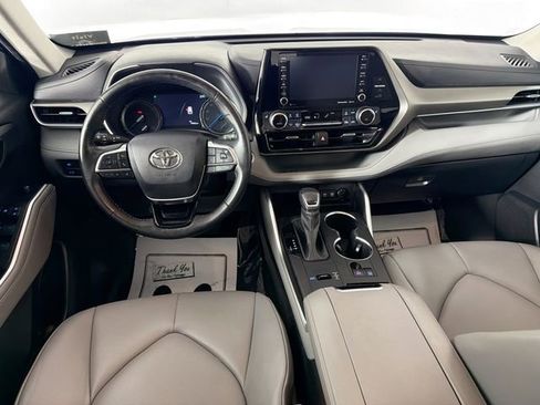 Used 2021 Toyota Highlander XLE image 21