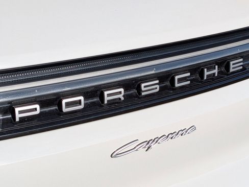 Certified 2025 Porsche Cayenne Coupe AWD/4WD image 35