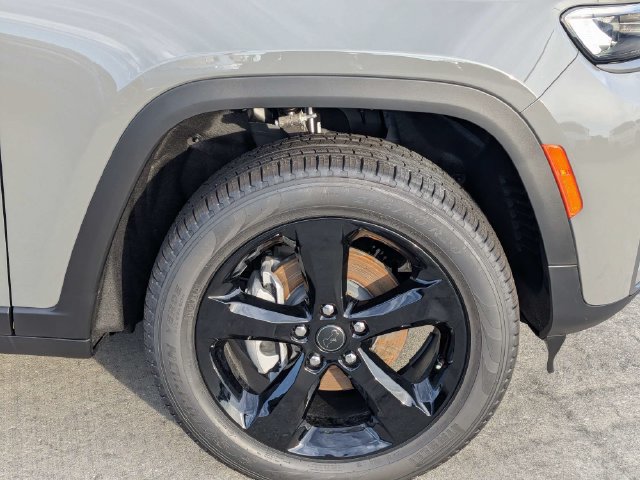 New 2027 Jeep Grand Cherokee Limited w/ Limited Altitude Package AWD/4WD image 12