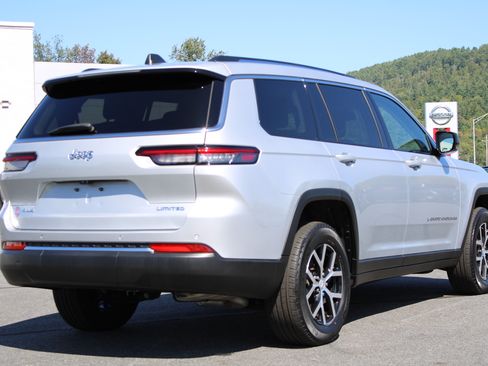 Used 2023 Jeep Grand Cherokee L Limited AWD/4WD image 7