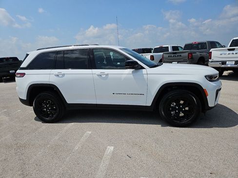 New 2026 Jeep Grand Cherokee Altitude RWD image 9