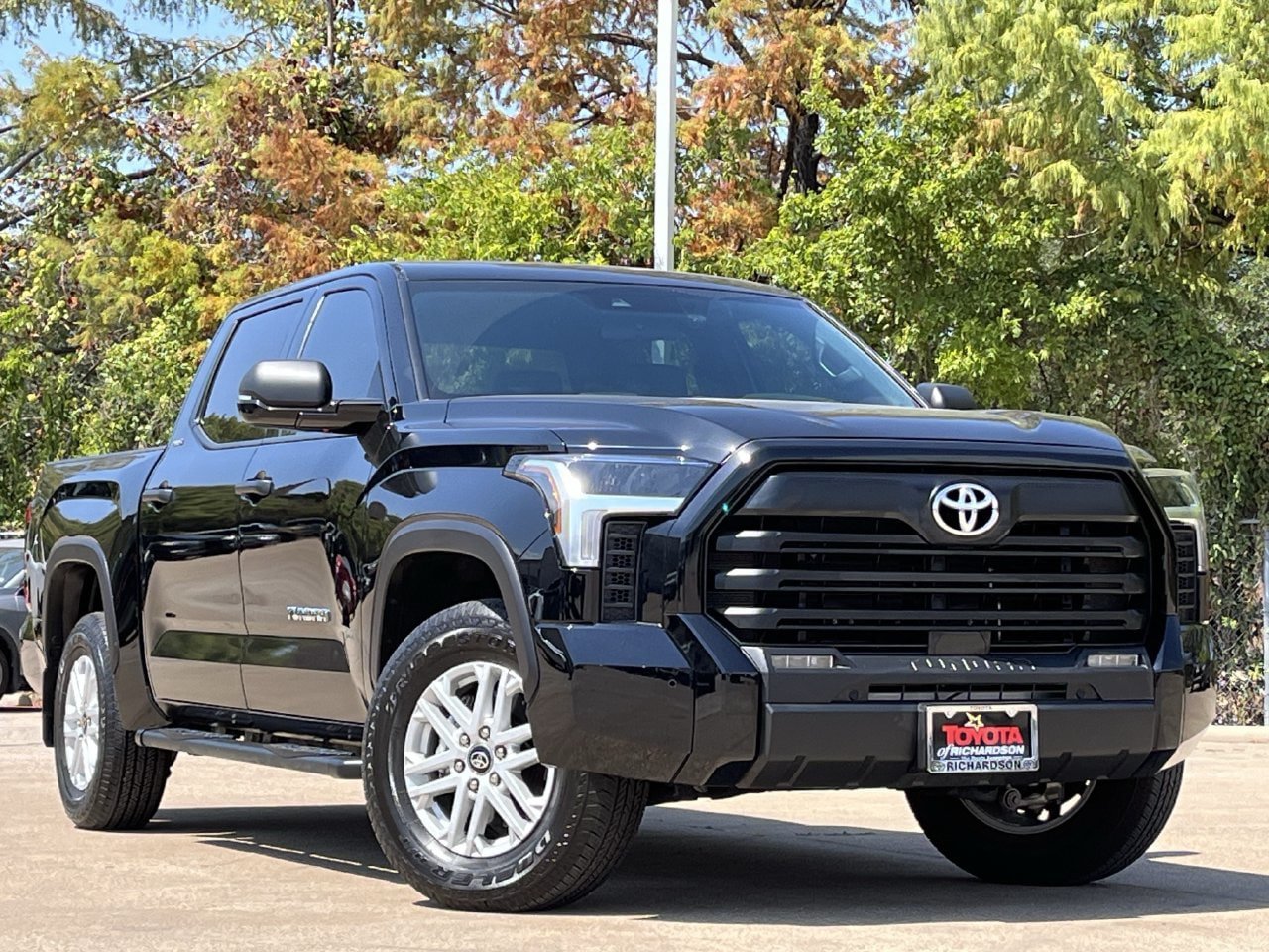 Used 2026 Toyota Tundra SR5 w/ SR5 Convenience Package AWD/4WD image 2