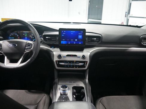 Certified 2022 Ford Explorer XLT w/ Class IV Trailer Tow Package image 20