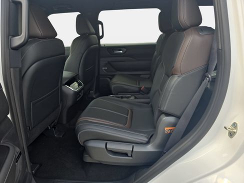 New 2026 Nissan Armada SL w/ Captain's Chari Seat Package AWD/4WD image 14