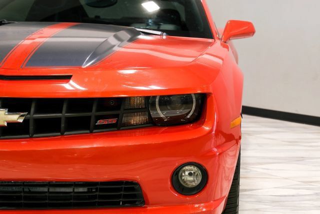 Used 2010 Chevrolet Camaro SS w/ LPO, Ground Effects Package RWD image 34