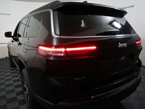 Used 2024 Jeep Grand Cherokee L Limited w/ Luxury Tech Group II image 8