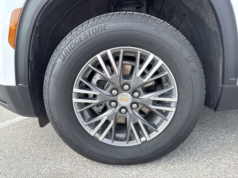 Used 2026 Chevrolet Traverse LT FWD image 18