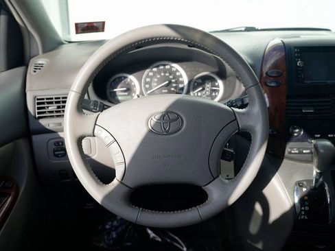 Used 2005 Toyota Sienna XLE image 35