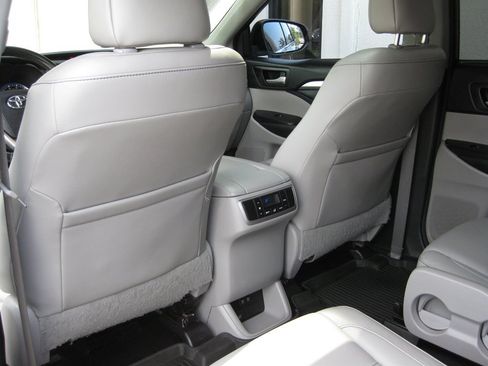 Used 2017 Toyota Highlander XLE AWD/4WD image 26