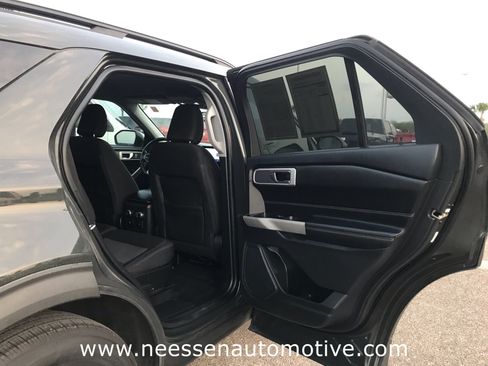 Used 2022 Ford Explorer XLT image 14