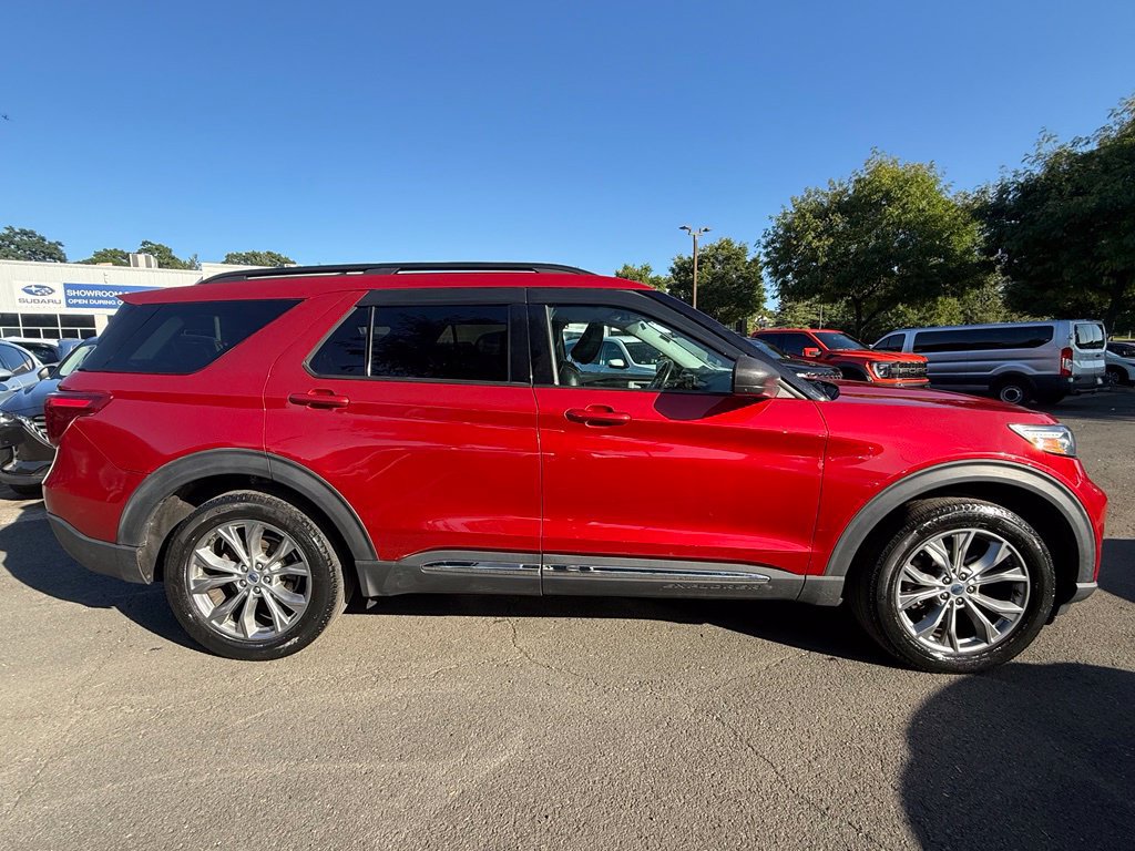 Used 2022 Ford Explorer XLT w/ Equipment Group 202A AWD/4WD image 4