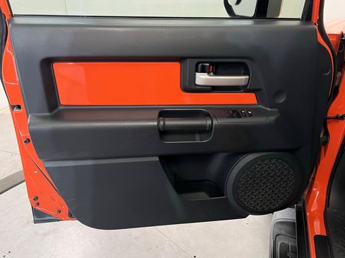 Used 2014 Toyota FJ Cruiser 4WD image 15