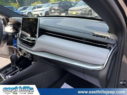 Used 2023 Jeep Compass Limited AWD/4WD image 23