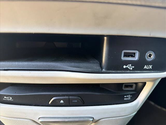 Used 2018 Chrysler Pacifica Limited w/ Advanced Safetytec Group FWD image 16