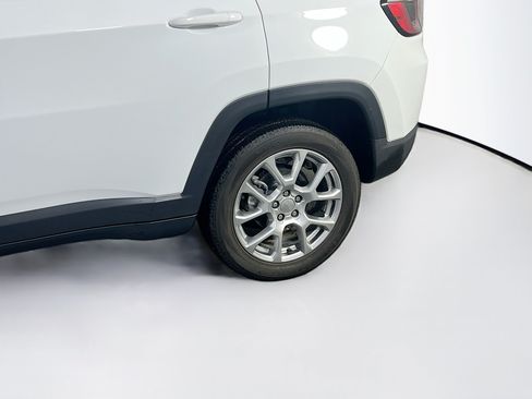 Used 2022 Jeep Compass Latitude w/ Sun and Sound Group AWD/4WD image 29