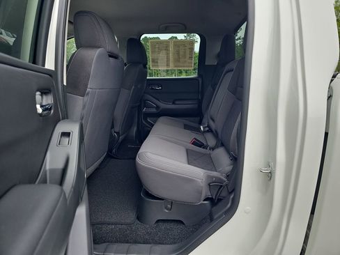 Used 2026 Nissan Frontier SV w/ Tow Package RWD image 18