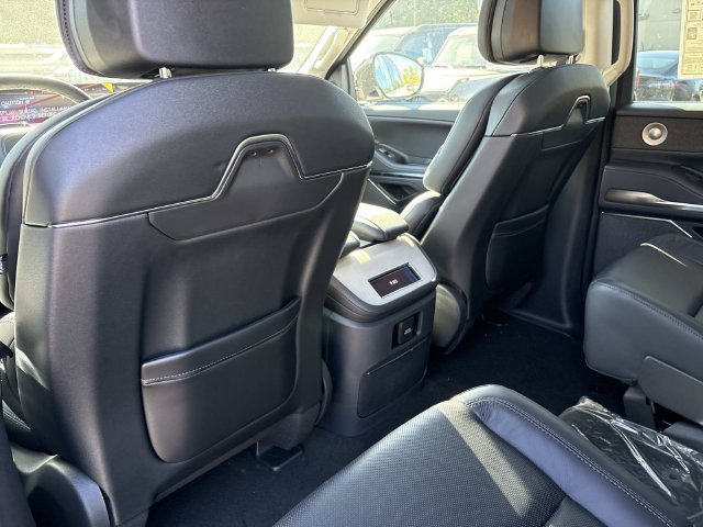 New 2027 Lincoln Navigator Reserve AWD/4WD image 16