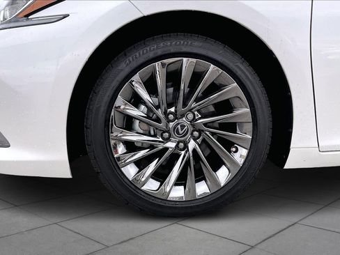 Used 2025 Lexus ES 350 w/ Luxury Package image 9