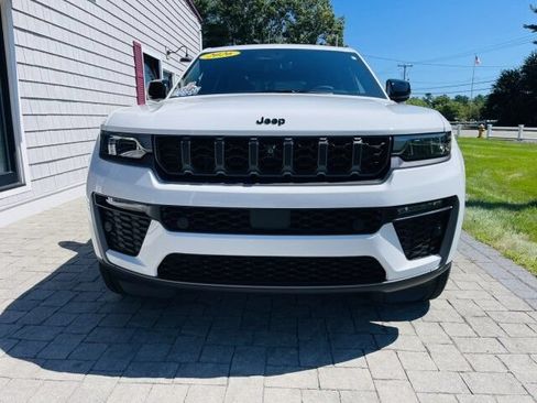 Used 2026 Jeep Grand Cherokee Limited AWD/4WD image 3