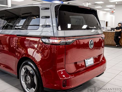 Used 2025 Volkswagen ID. Buzz Pro S RWD image 12