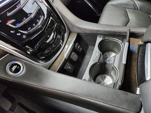 Used 2019 Cadillac Escalade Platinum image 12