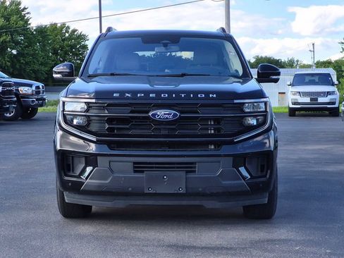 Used 2025 Ford Expedition Active AWD/4WD image 2