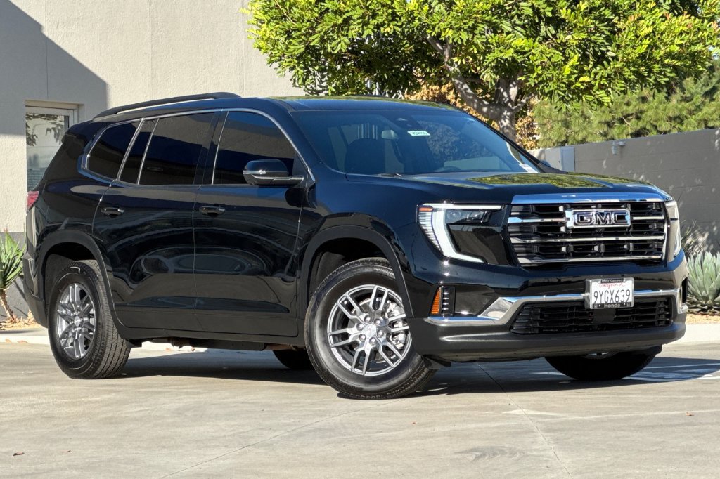Used 2025 GMC Acadia Elevation FWD image 2