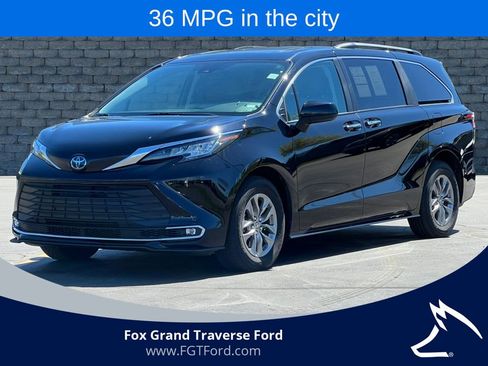 Used 2023 Toyota Sienna XLE FWD image 1