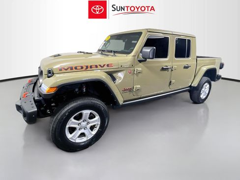 Used 2025 Jeep Gladiator Mojave AWD/4WD image 9