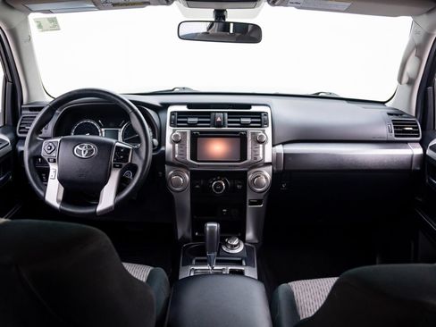 Used 2019 Toyota 4Runner SR5 AWD/4WD image 10