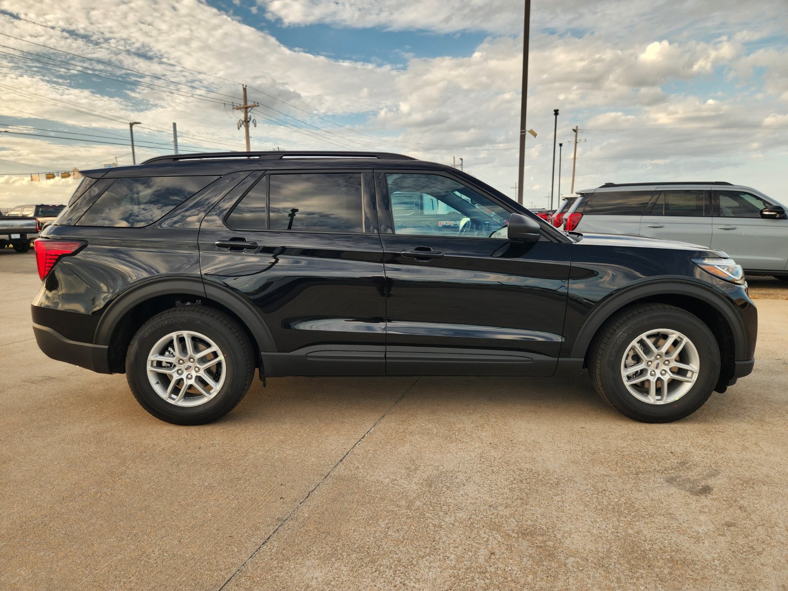 New 2027 Ford Explorer Active RWD image 7