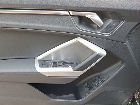 Used 2024 Audi Q3 2.0T Premium image 11