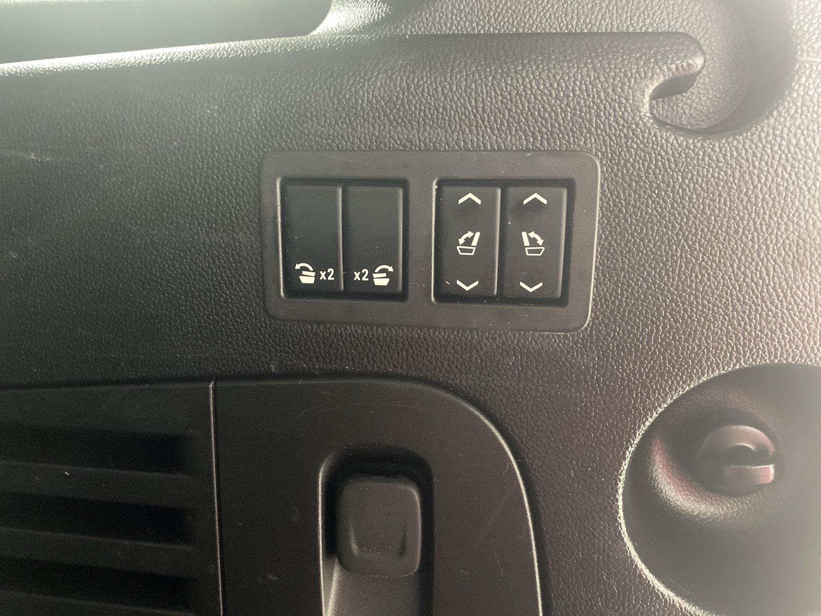 Used 2018 Chevrolet Suburban LT AWD/4WD image 12
