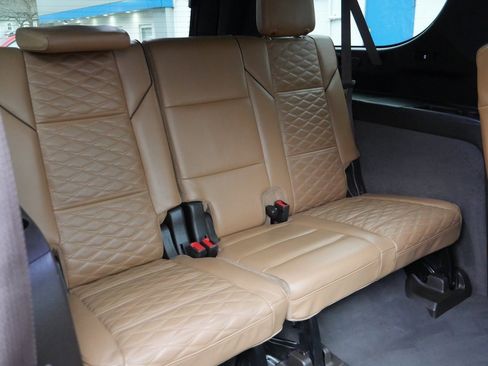 Used 2023 Cadillac Escalade ESV Premium Luxury image 29