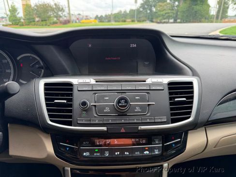 Used 2016 Honda Accord LX image 21