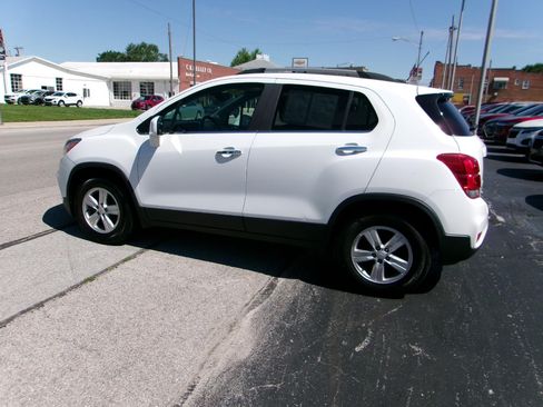 Used 2017 Chevrolet Trax LT w/ LT Convenience Package FWD image 2