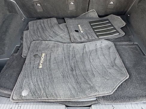 Used 2021 Nissan Rogue Platinum image 17