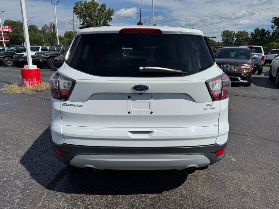 Used 2017 Ford Escape SE FWD image 4