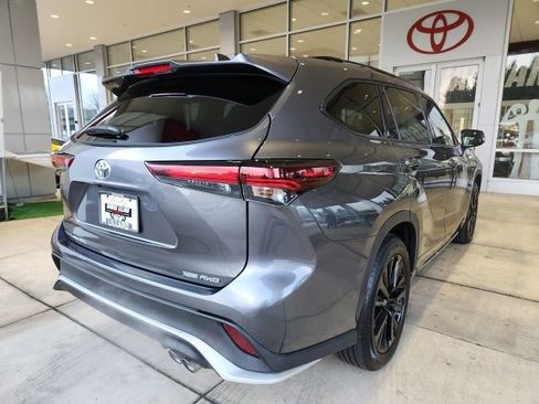 Used 2025 Toyota Highlander XSE image 11
