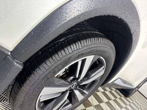 Used 2023 Nissan Rogue SL AWD/4WD image 34