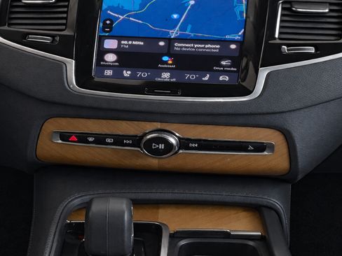 Certified 2023 Volvo XC90 T8 Plus AWD/4WD image 16