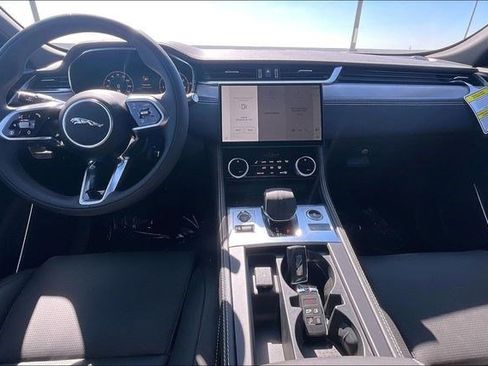 New 2026 Jaguar F-PACE R-Dynamic S image 5