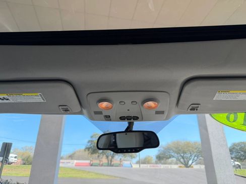 Used 2016 Chevrolet Traverse LT image 17