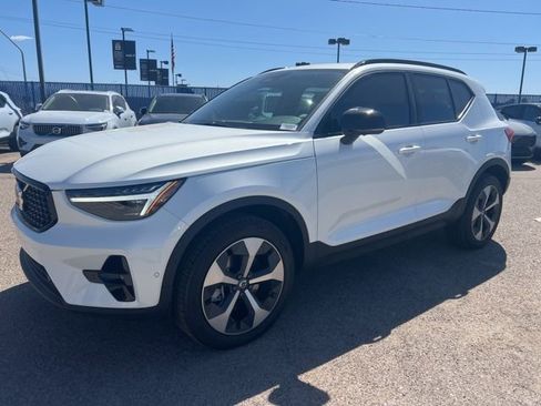 New 2026 Volvo XC40 B5 Plus w/ Climate Package AWD/4WD image 7