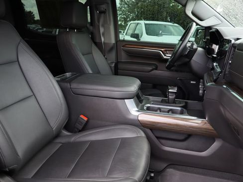 Used 2024 Chevrolet Silverado 1500 LT Trail Boss w/ Convenience Package II AWD/4WD image 27