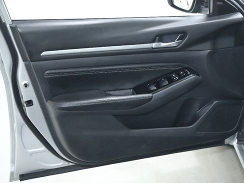 Used 2021 Nissan Altima 2.5 SV w/ SV Premium Package image 15