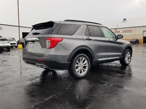 Certified 2022 Ford Explorer XLT w/ Equipment Group 202A AWD/4WD image 2